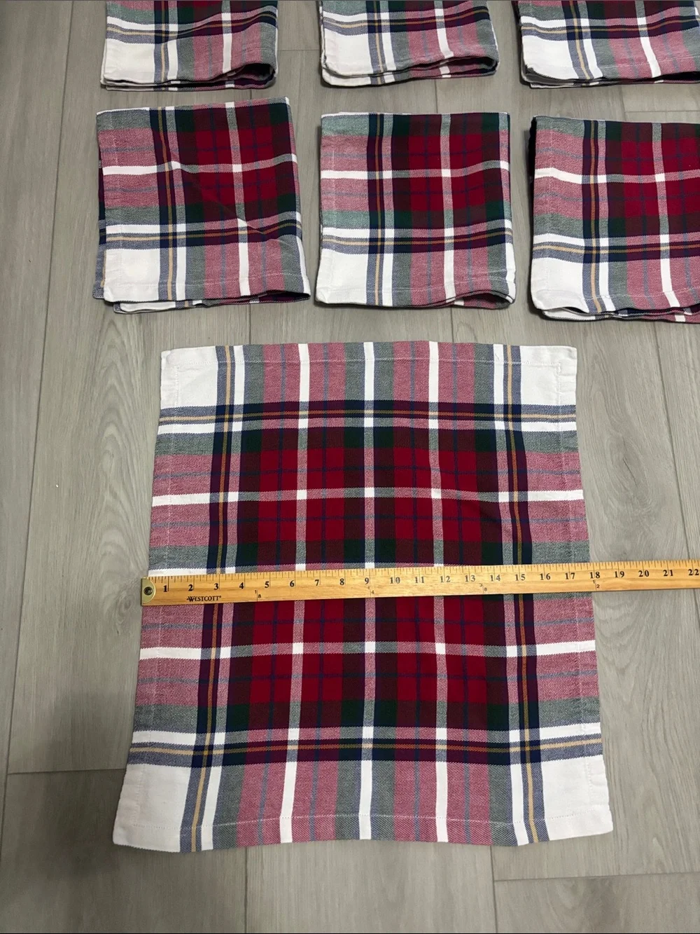 Williams Sonoma Classic Tartan Plaid Red Green Blue 100% Cotton Napkins 7 Italy